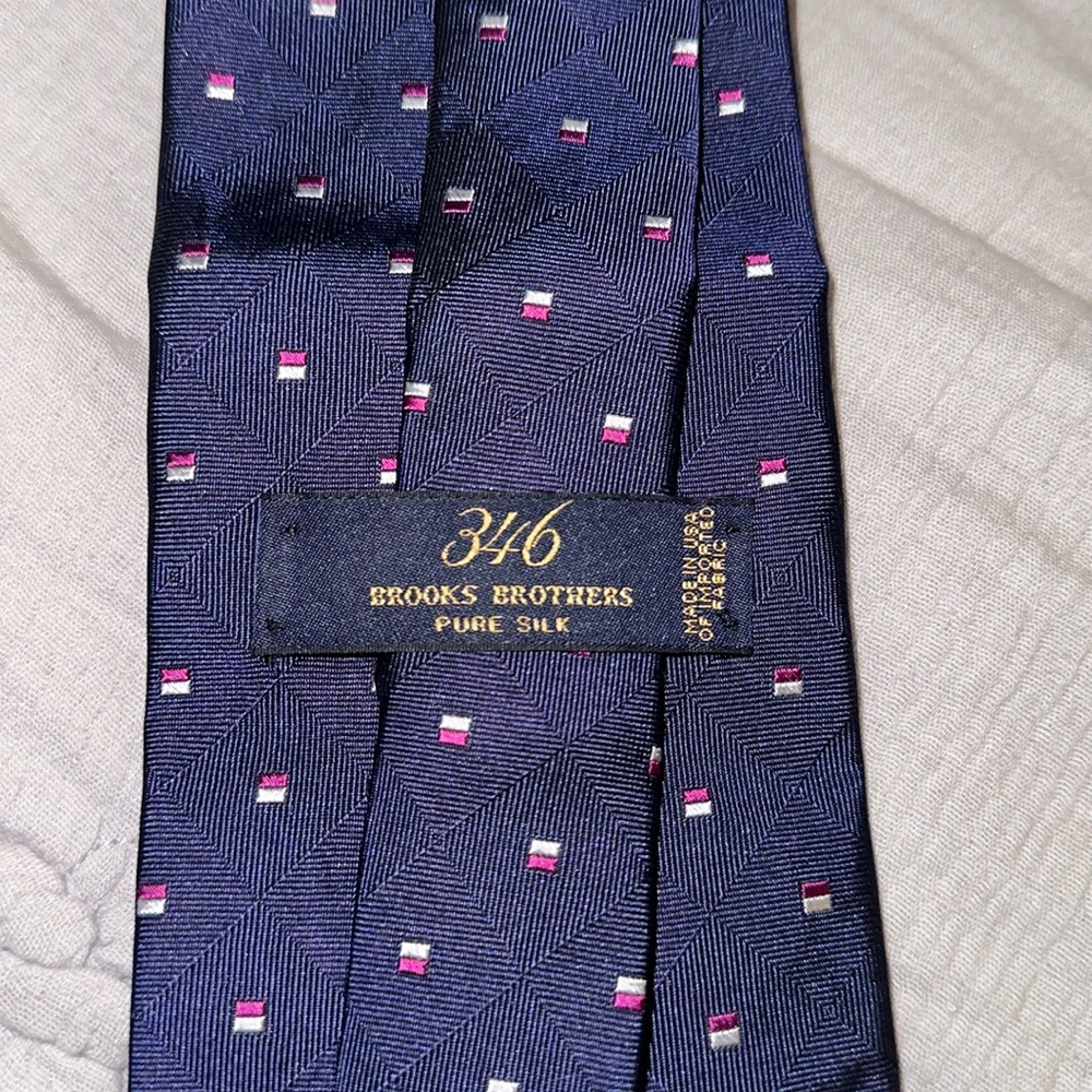 346 Brooks Brothers Navy and Red Silk Tie - Picture 1 of 2